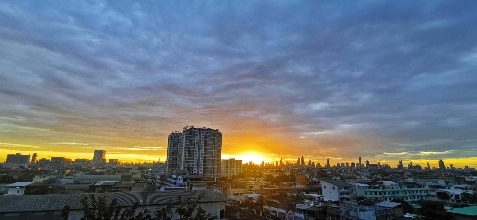 Suncity Condo Bangkok Exteriör bild
